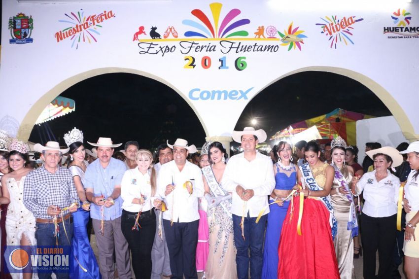 Arranca con gran éxito Expo Feria Huetamo 2016