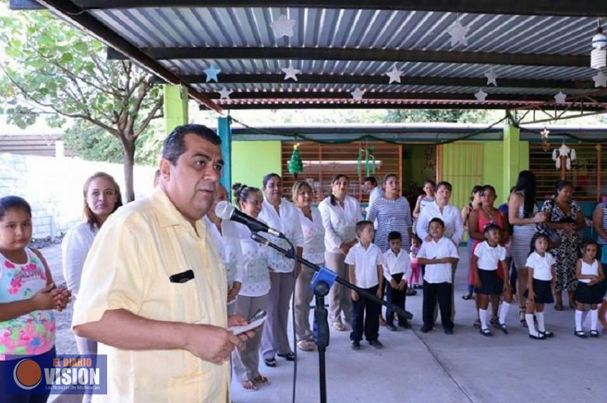 Elías Ibarra inaugura tres obras en Huetamo