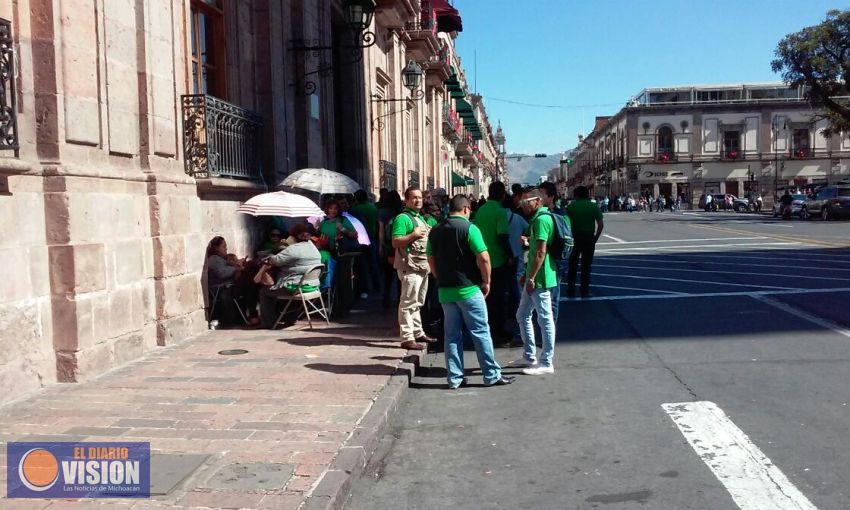 Integrantes de Staspe, Vuelven a cerrar oficinas de Gobierno de Michoacan 