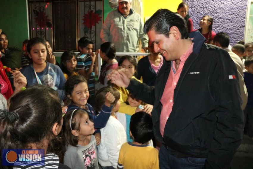 Ernesto Núñez continúa apoyando a las colonias de Morelia 