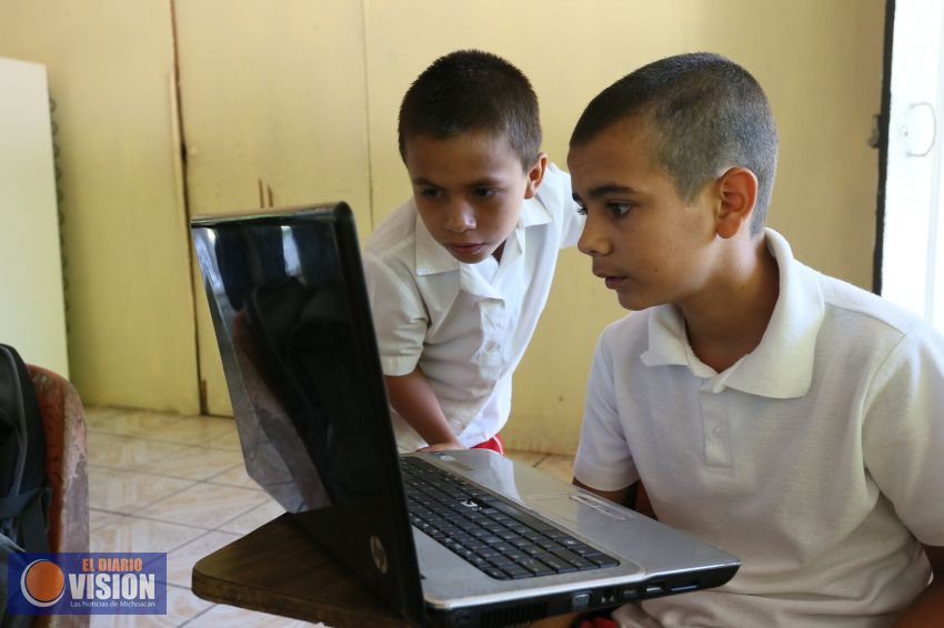 Benefician a 6 mil 955 estudiantes con el programa CATIA