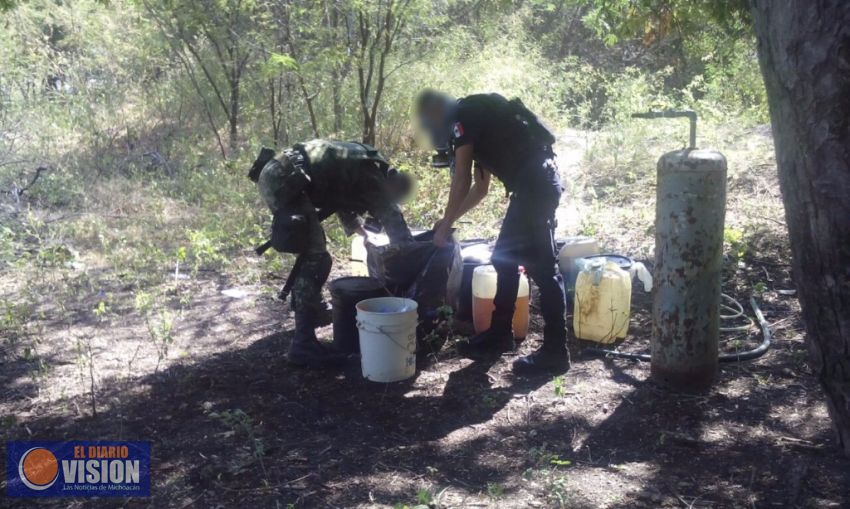 Asegura Ejército y Fuerzas Estatales laboratorio clandestino, en Parácuaro