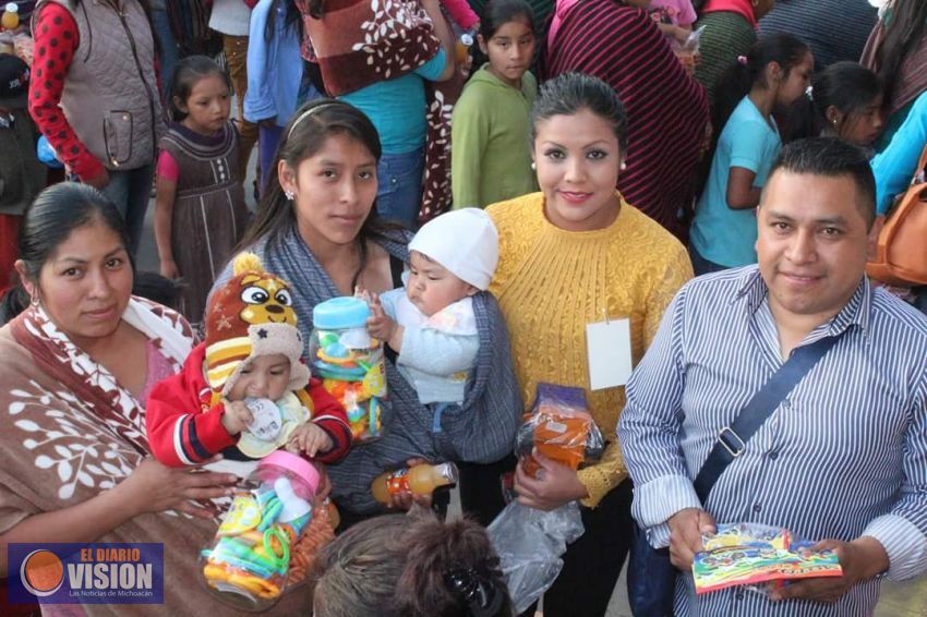 Edil de Nahuatzen entregó Día de Reyes en la comunidad de Arantepacua