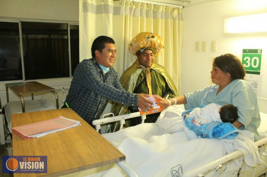 Realizó recorrido el Alcalde de Paracho en el hospital del IMSS donde entregó presentes a pacientes