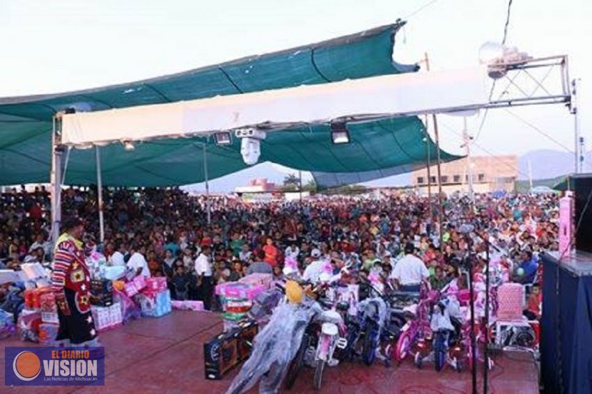 Ayuntamiento de Huetamo festeja a los niños por día de Reyes Magos: Elías Ibarra
