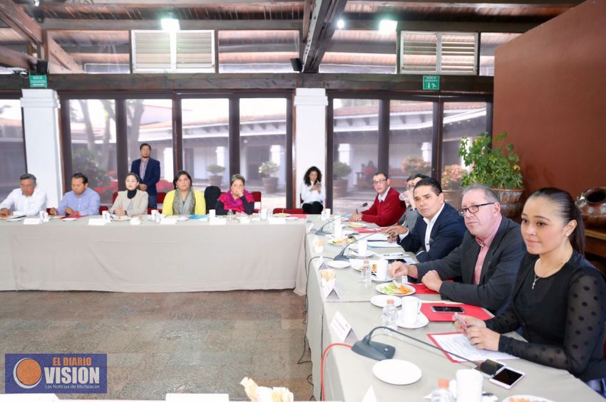 Encauzar el ánimo social para la formación de nuevos ciudadanos: Silvano Aureoles