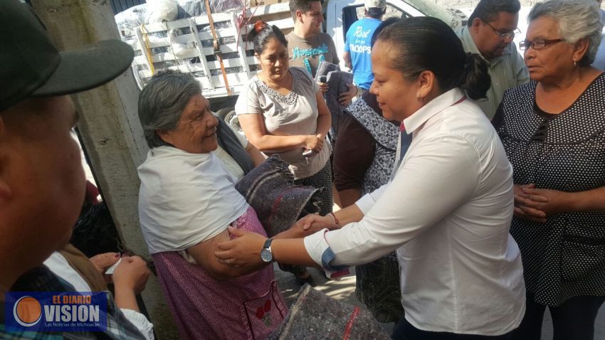 Jeovana Alcántar recorre distrito de Hidalgo y entrega apoyos