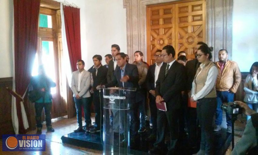 Daniel Moncada, presenta iniciativa para revertir el gasolinazo.