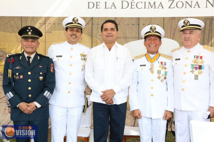 Asiste Gobernador a entrega recepción de Mando de Armas en la 10 Zona Naval