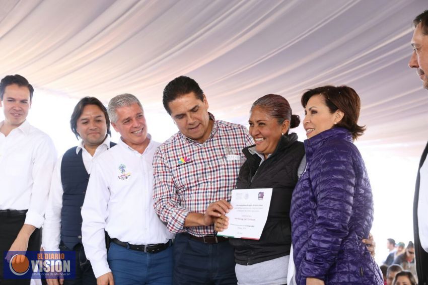 Entregan Gobernador y Sedatu apoyos por casi 12 mdp en Sahuayo