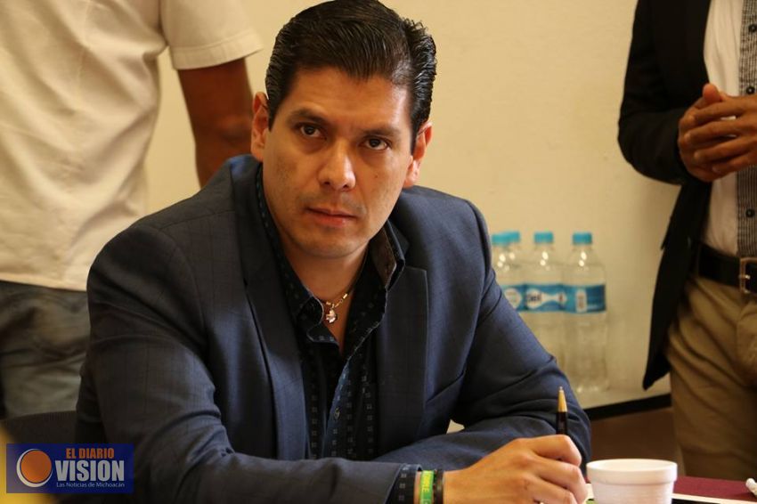 Llama Ernesto Núñez a consumir local ante Gobierno de Trump