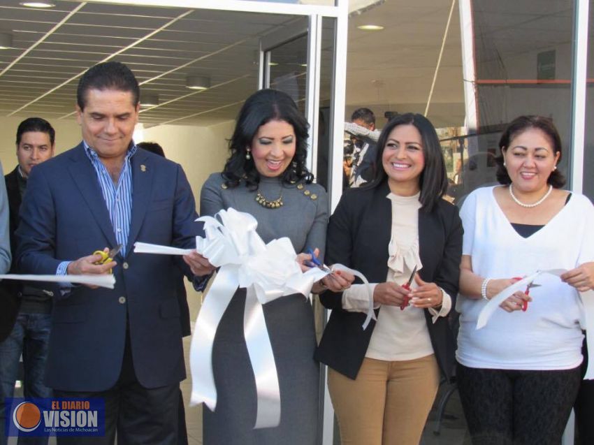 El Gobernador Silvano Aureoles , inaugura instalaciones de la Universidad Virtual 