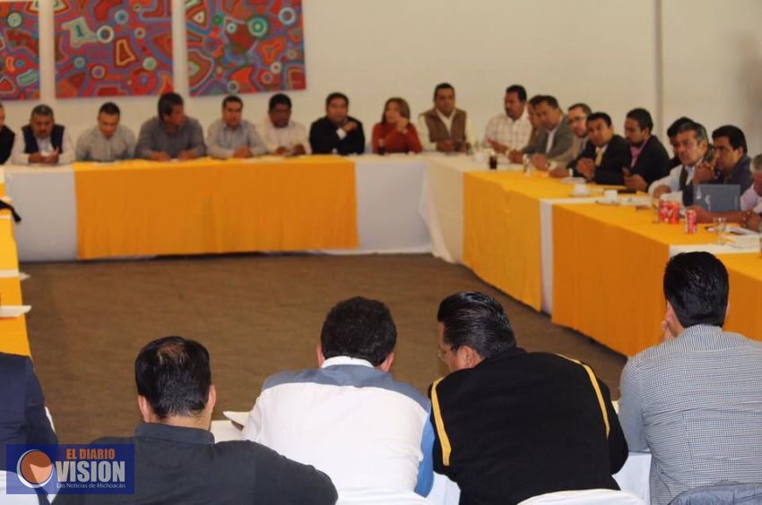 PRD traza ruta de fortalecimiento con diputados y presidentes municipales 