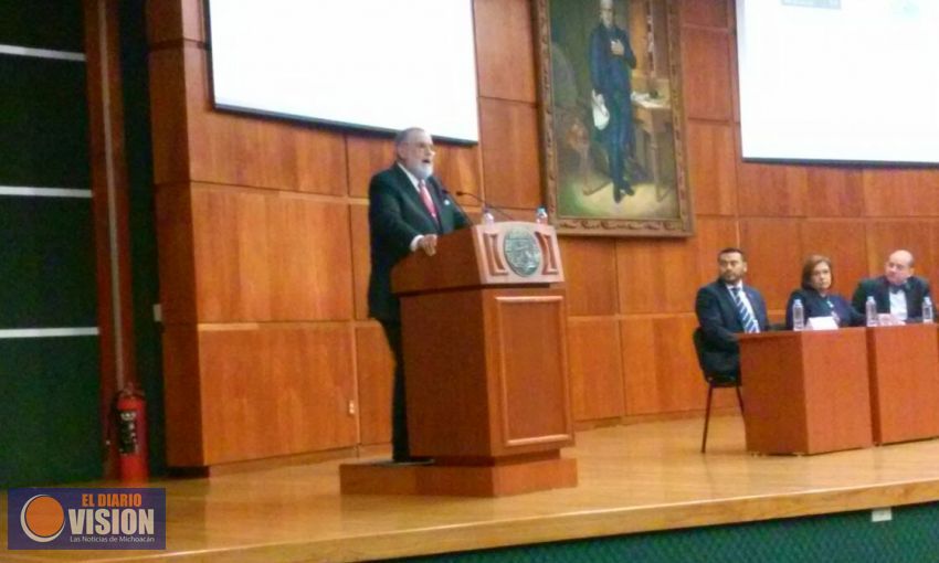 Soberanes Fernández imparte conferencia sobre el Derecho Revolucionario Carrancista