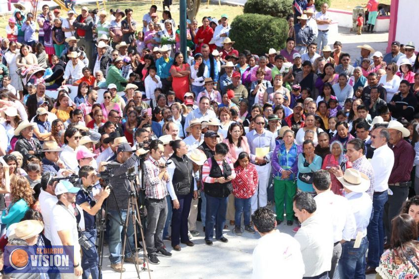 Inagura Silvano Aureoles obras en Zitácuaro