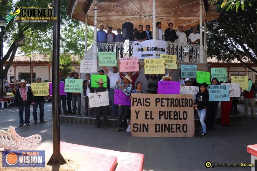 Realizan protesta contra el aumento de gasolina en Coeneo