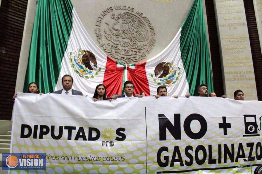 Gobierno Federal cancela 'gasolinazo' y ofrece estímulos por una semana