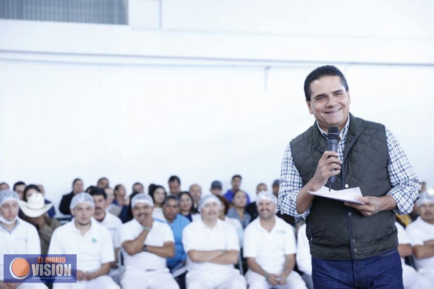 Educación, la mejor vía para enfrentar los retos actuales: Silvano Aureoles