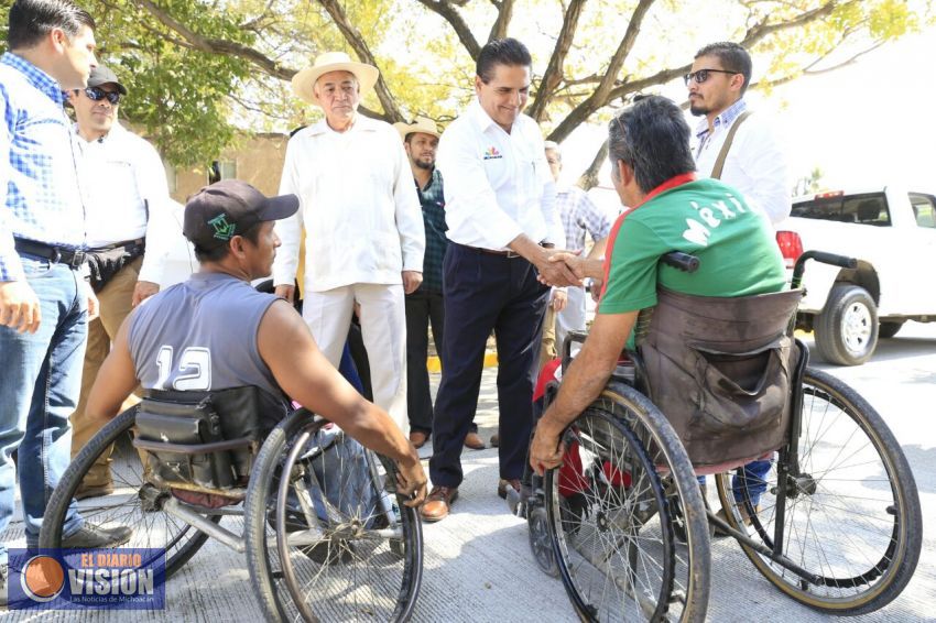 Inaugura Gobernador obras por 4.5 mdp en Apatzingán