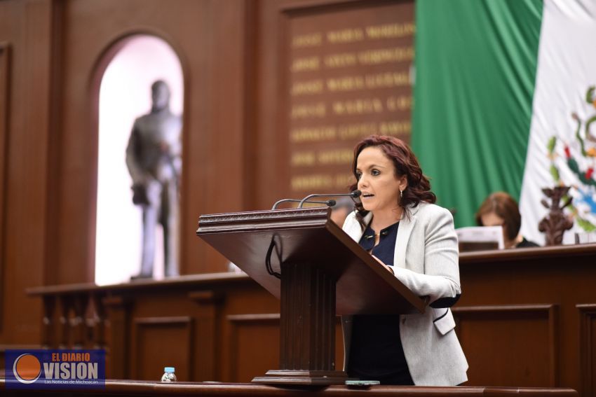Contra el incremento a las gasolinas, Andrea Villanueva demanda eliminar el IEPS