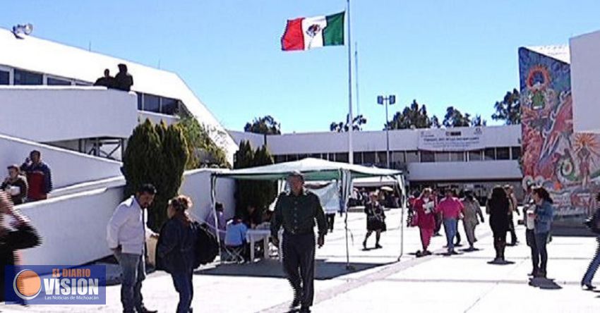 Continua la convocatoria para condecorar a docentes estatales con 30 y 50 años de servicio    
