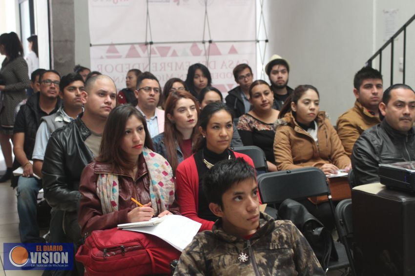 Capacita IJUMICH a jóvenes emprendedores