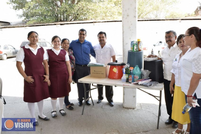 SEE y Ayuntamiento de Huetamo entrega apoyos a 24 Instituciones Educativas del municipio: Elías