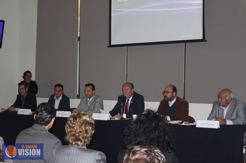 Docentes revisan estrategias de enseñanza-aprendizaje en el aula   