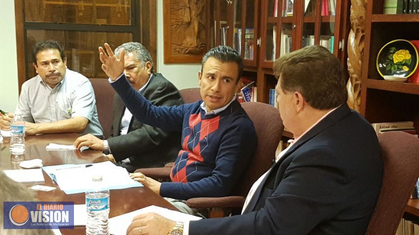Se reúne Fidel con migrantes en Chicago; organizan visita de Andrés Manuel