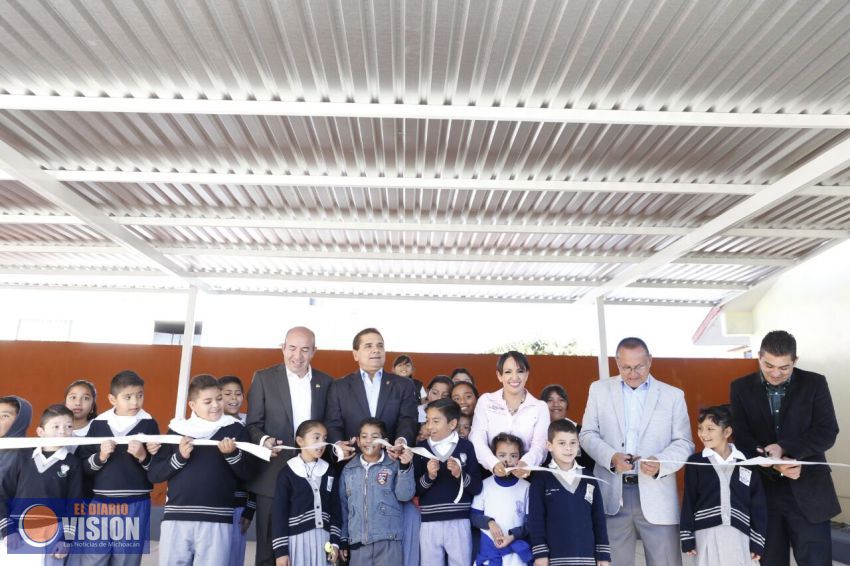Cumple Gobernador con entrega de obras a Primaria 