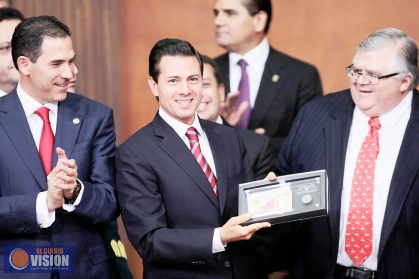 Carstens se quedará en Banxico hasta noviembre