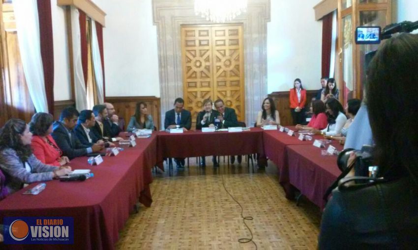 Instalan comision para la zona económica del Puerto de Lázaro Cárdenas.