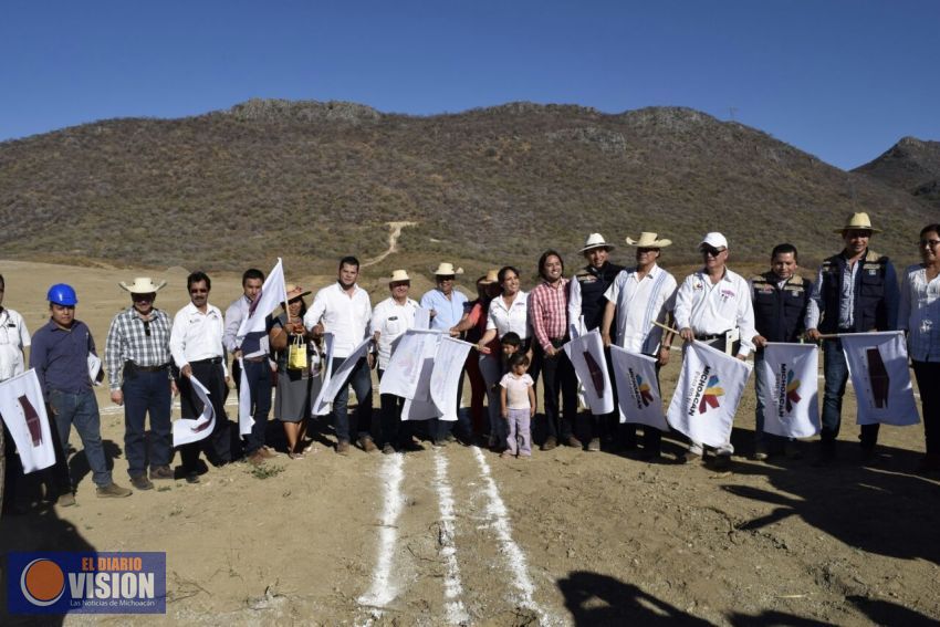Arranca IIFEEM dos escuelas en la comunidad El Chihuero: Elías Ibarra