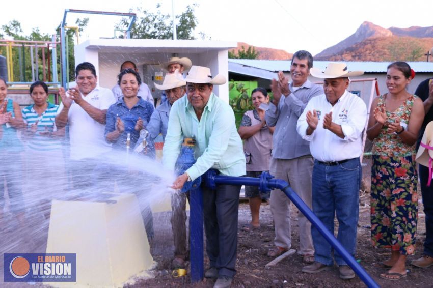 Inaugura sistema de agua potable Elías Ibarra en la comunidad Ceibas de Pataceos