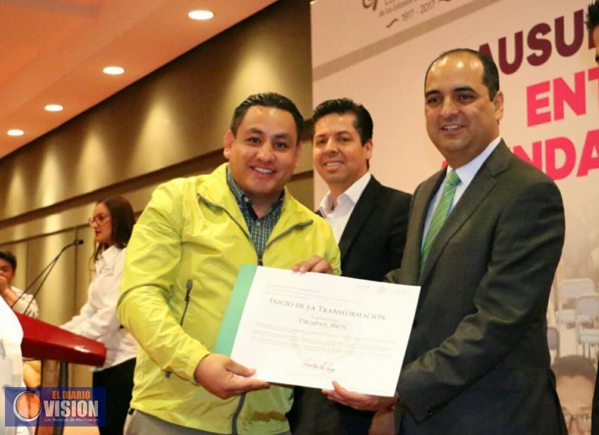Recibe Víctor Manríquez, reconocimiento por aplicar con éxito el programa Agenda para el Desarrollo
