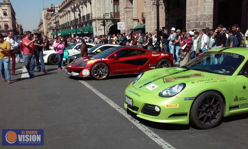 Exhibición de carros exóticos embellecer Centro Histórico de Morelia.