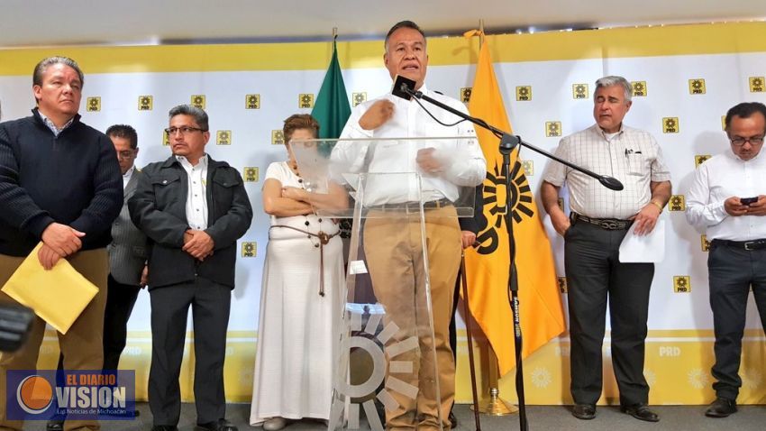 Conminamos al PRD a reconocer la línea política rumbo al 2018 sin el PRI y el PAN