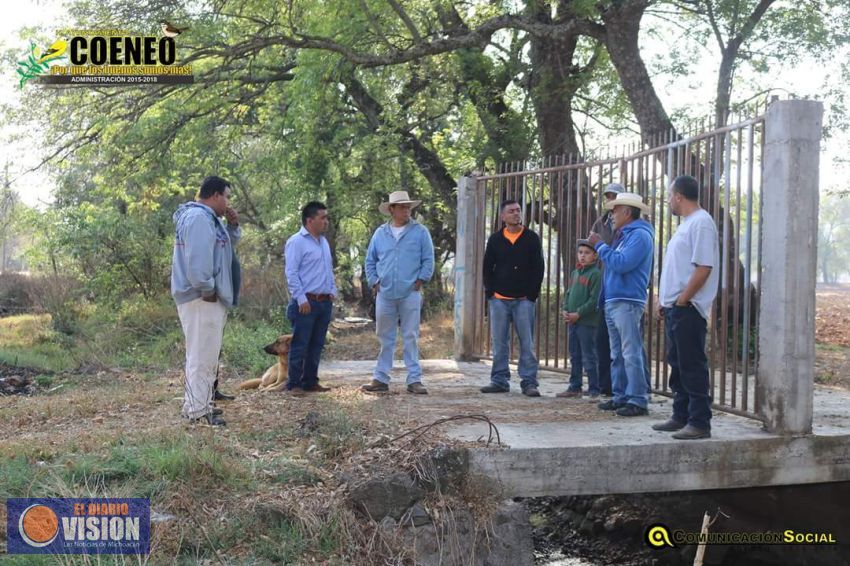 Edil de Coeneo presencia desazolve del canal debiendo en Quencio y Cofradía