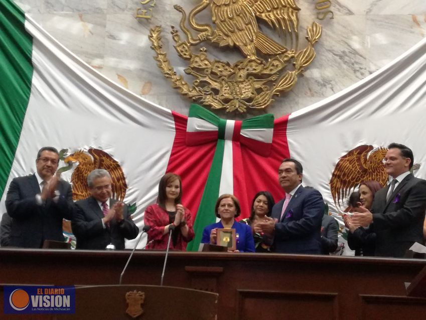 Congreso del Estado entrega la condecoración 