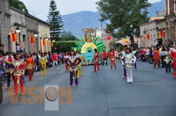 Más de 20 mil personas asistieron al desfile 