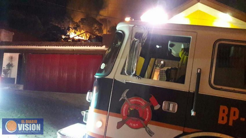 Vuelven a incendiar Cerro de la Cruz, en Uruapan