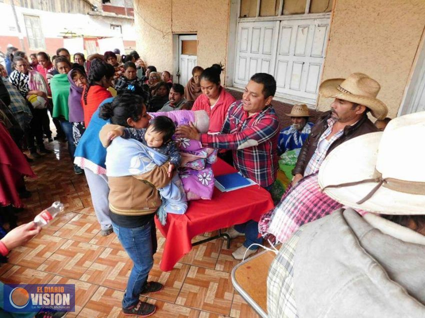 Ante contingencias climatológicas, el Ayuntamiento de Nahuatzen entrega apoyos 