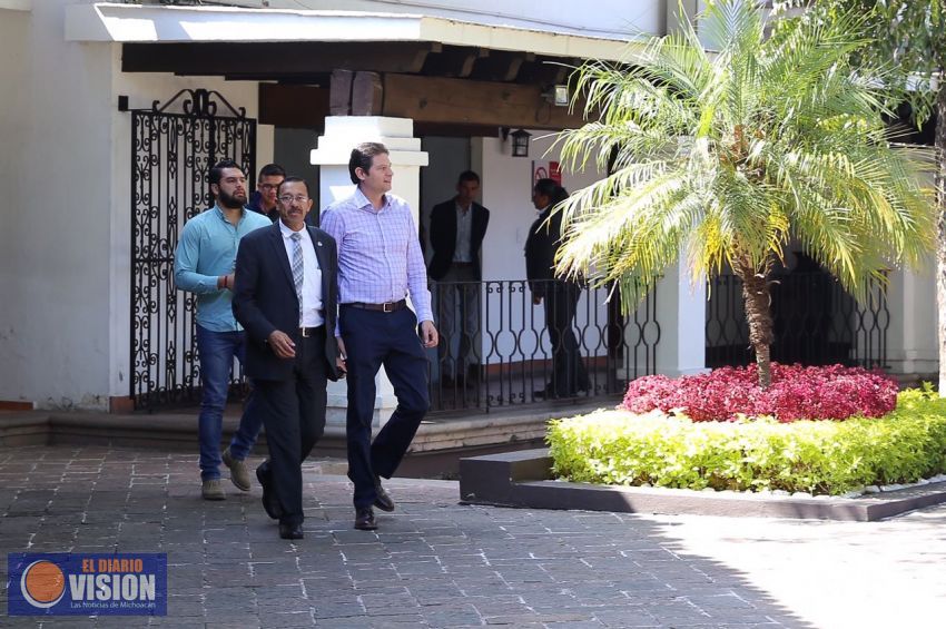 Alfonso Martínez, no resuelve seguridad, y ya pretende instalar Casa Morelia, en California