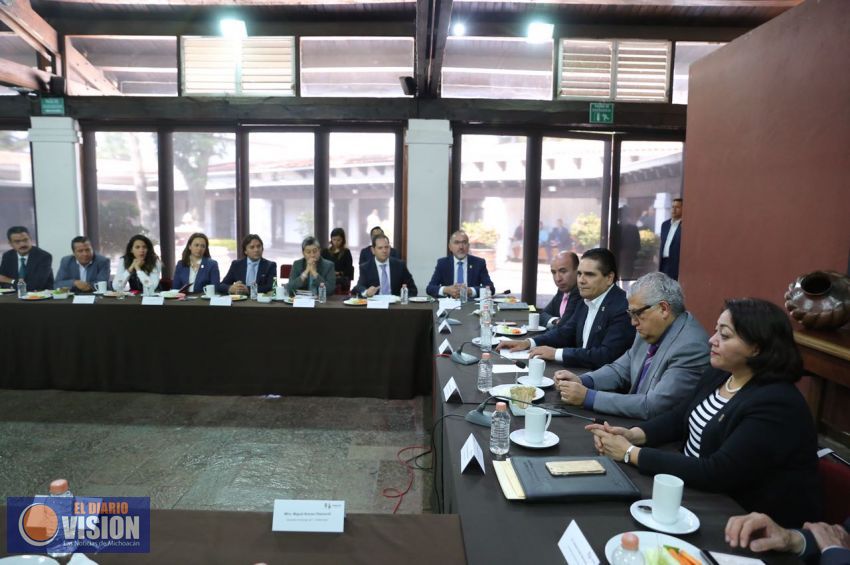Revisa Gobernador avance de acciones para la regiones  de Michoacán