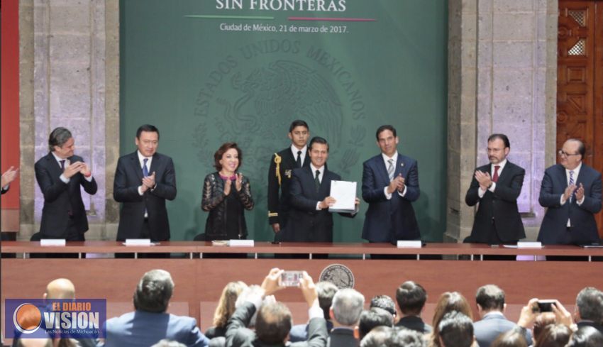 EPN emite promulgación de ley a favor de los 