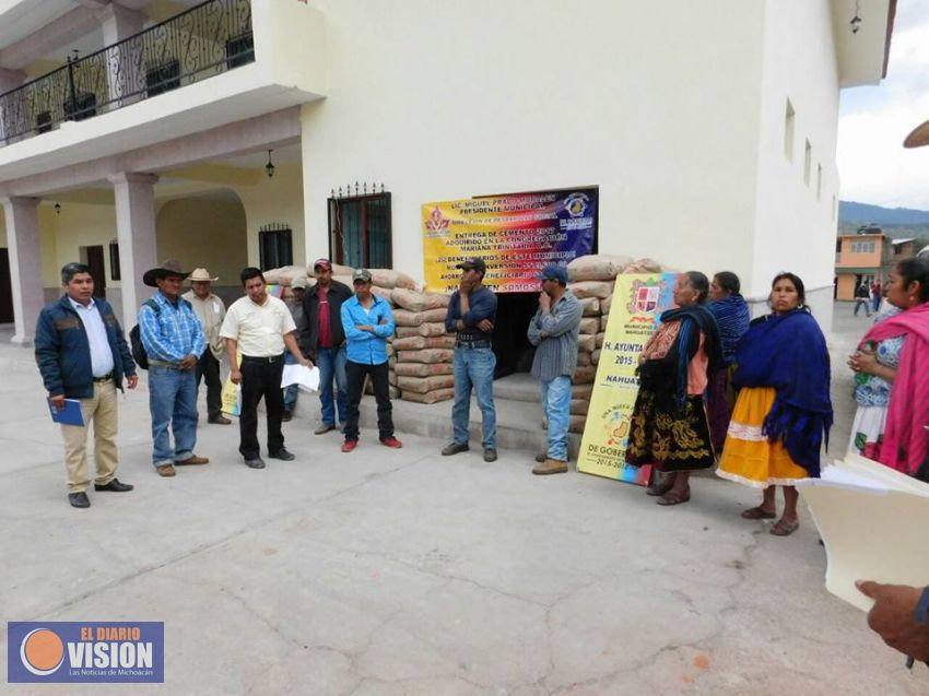 Ayuntamiento de Nahuatzen entregó cemento a la Congregación Mariana Trinitaria