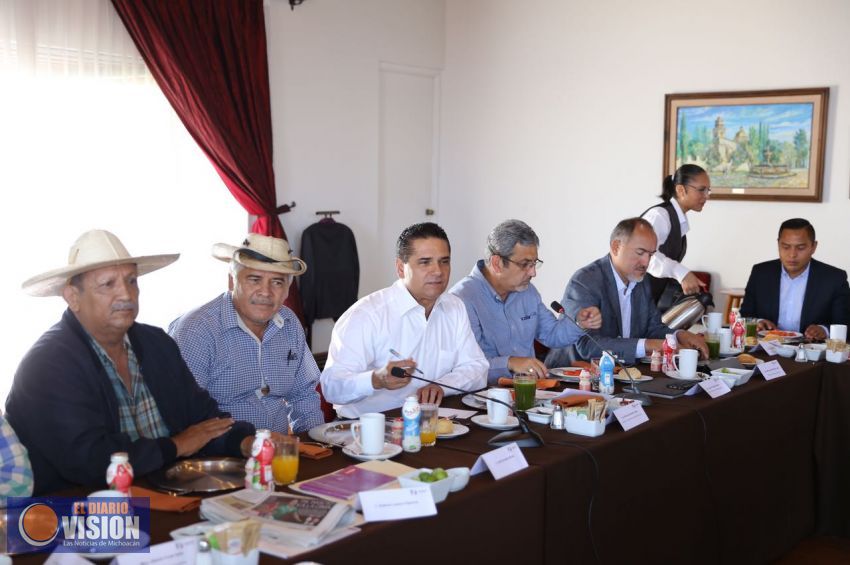 Escucha Gobernador necesidades de campesinos