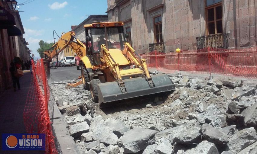 Inician trabajos de rehabilitación en la calle Benito Juárez en Centro Histórico.