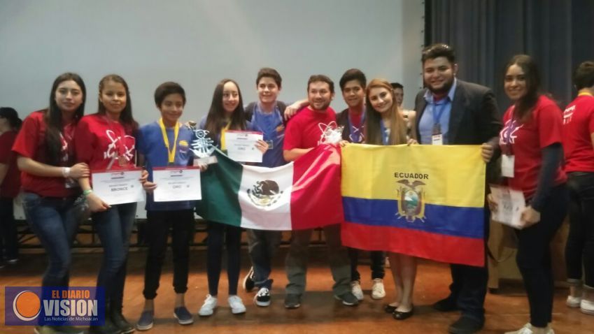 Alumnas del CECyTEM ganan medalla de bronce en el Infomatrix Latinoamérica
