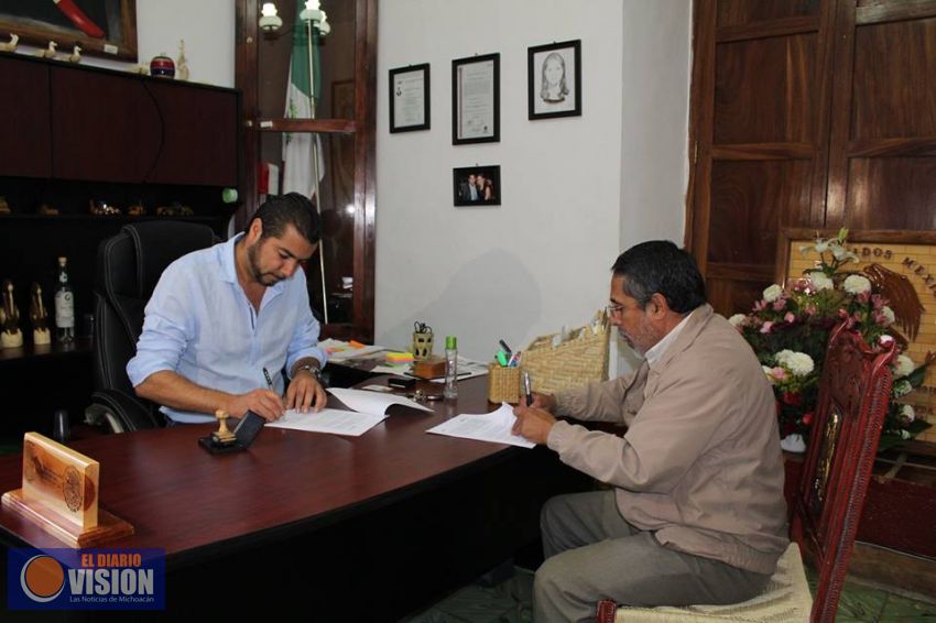Firman convenio de colaboración IMCED y Erongarícuaro